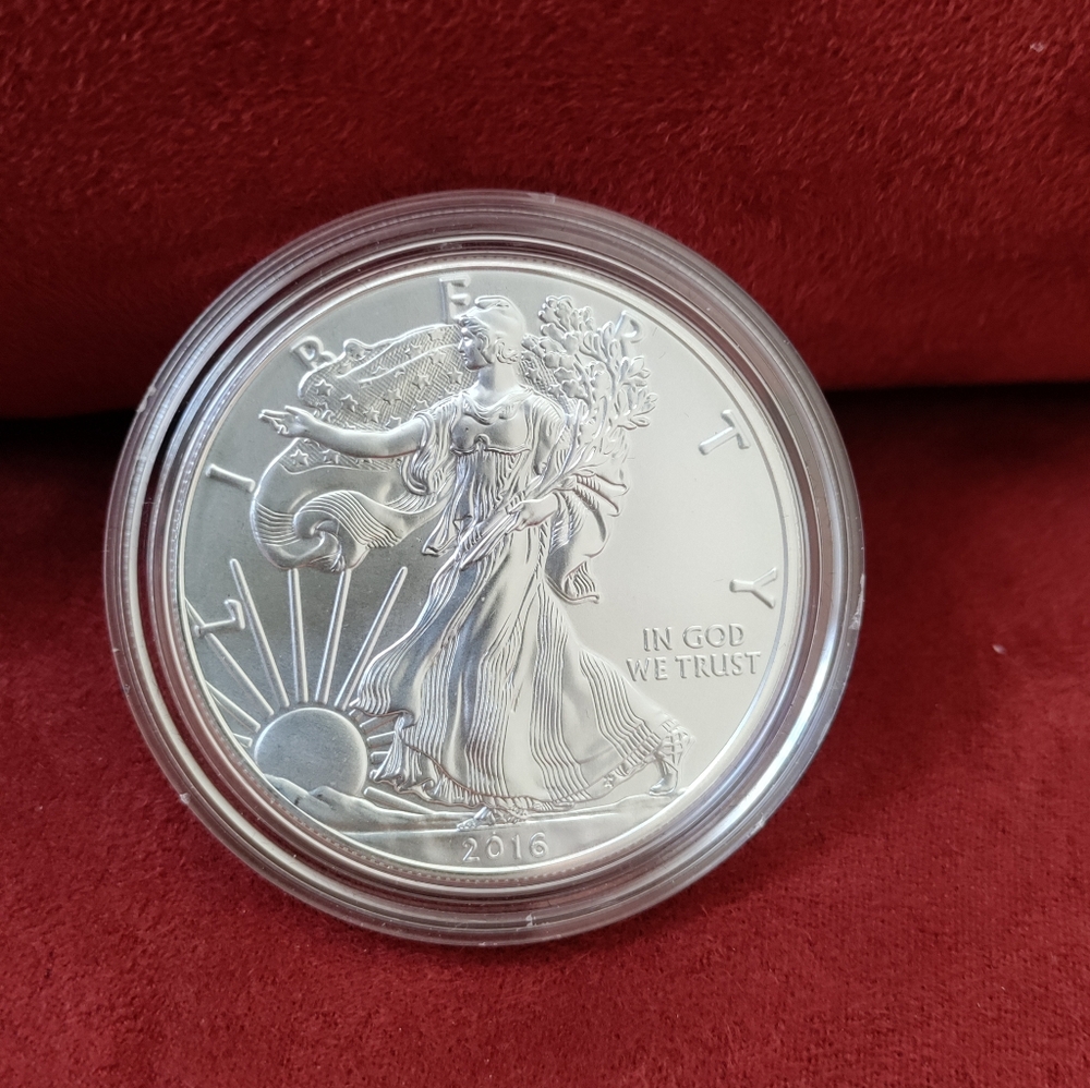 Collectibles.Better Date 2016 American Silver Eagle Bullion .  Get A 2016 Box